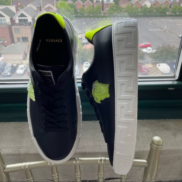 VERSACE GRECA LEATHER SNEAKER (US 10) - Picture 6 of 14